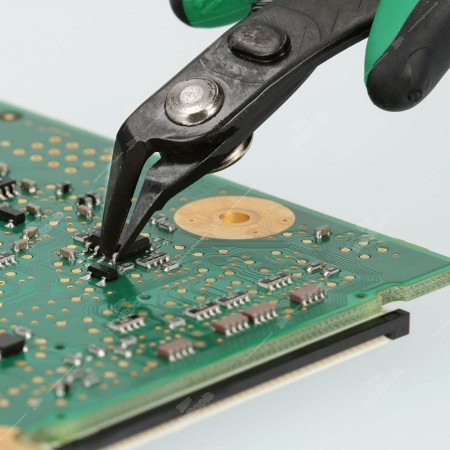 Taglio di piedini del circuito integrato su PCB