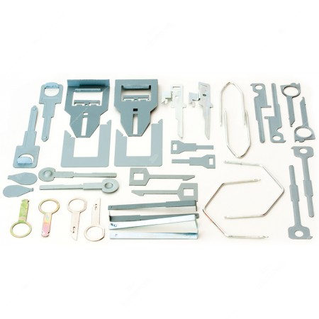 Set of release keys for several car radios