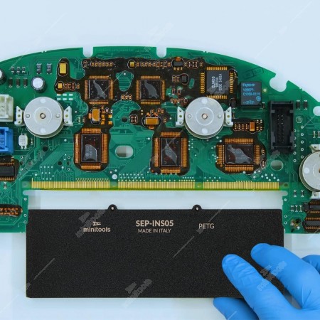 Support for heat-bonding BMW 5 Series E39, 7 Series E38, X5 E53 and Range Rover L322 instrument cluster display
