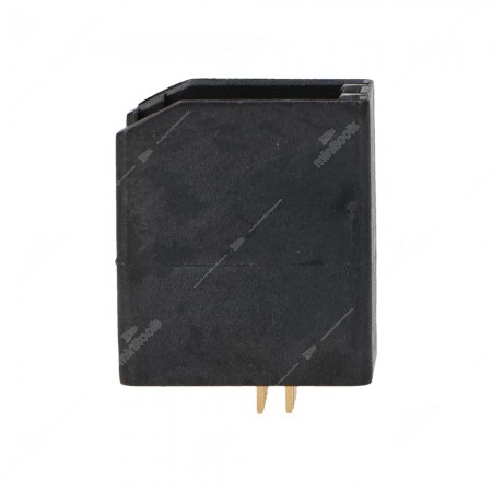 0 Connettore 4+4 pin maschio. 